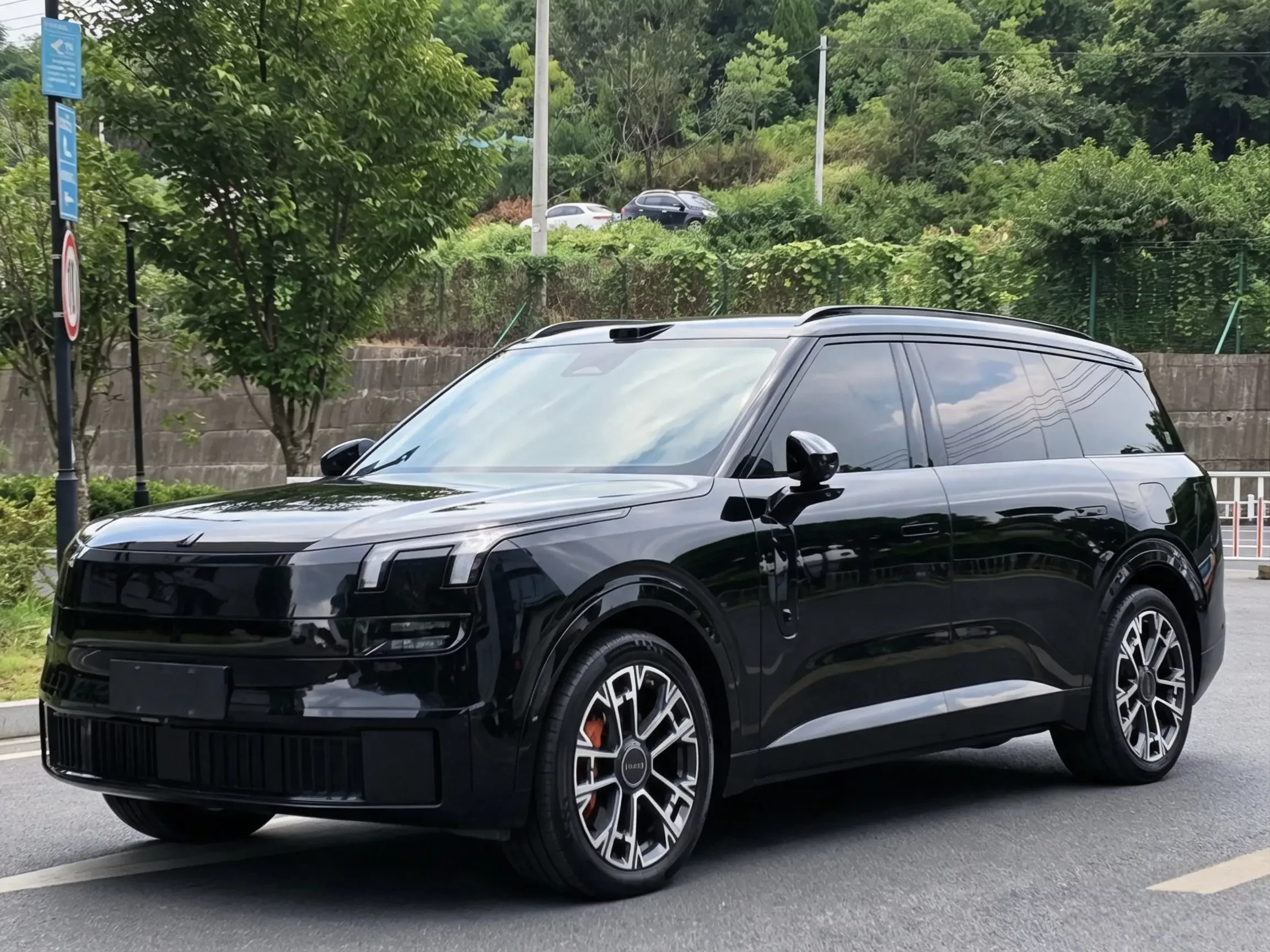 Lynk & Co 900