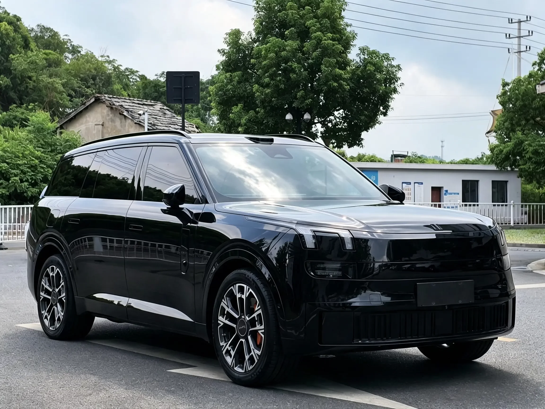 Lynk & Co 900