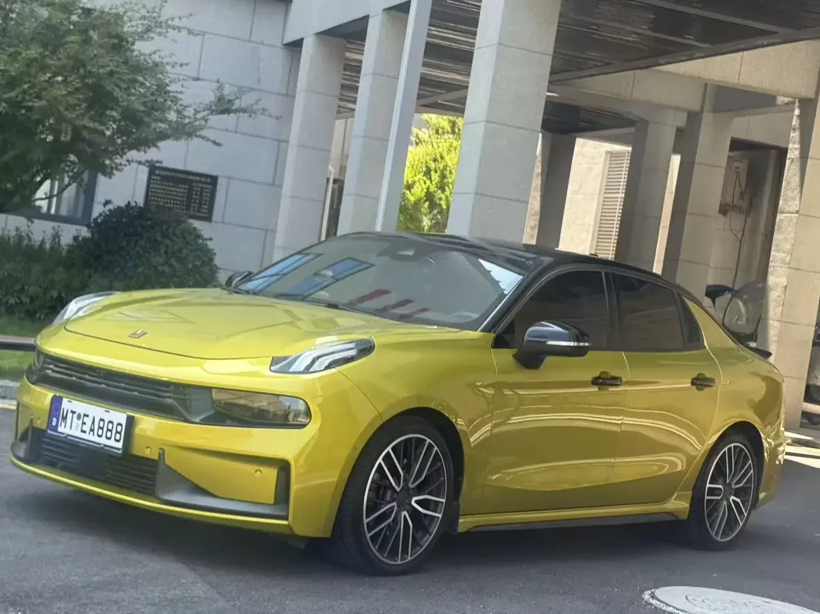 Lynk & Co 03