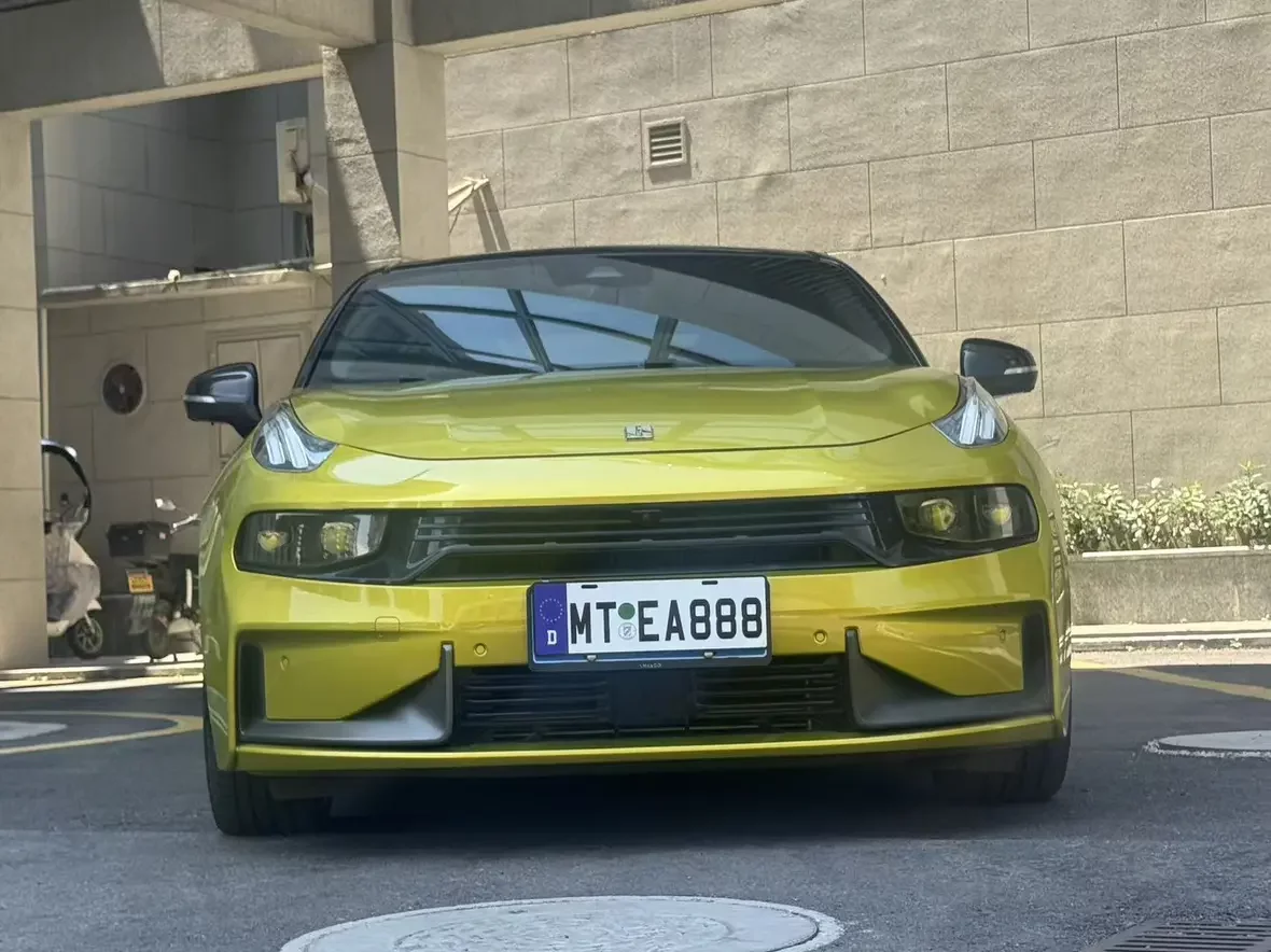 Lynk & Co 03