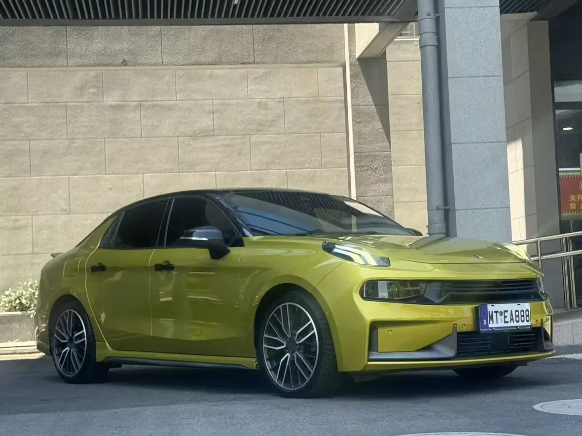 Lynk & Co 03