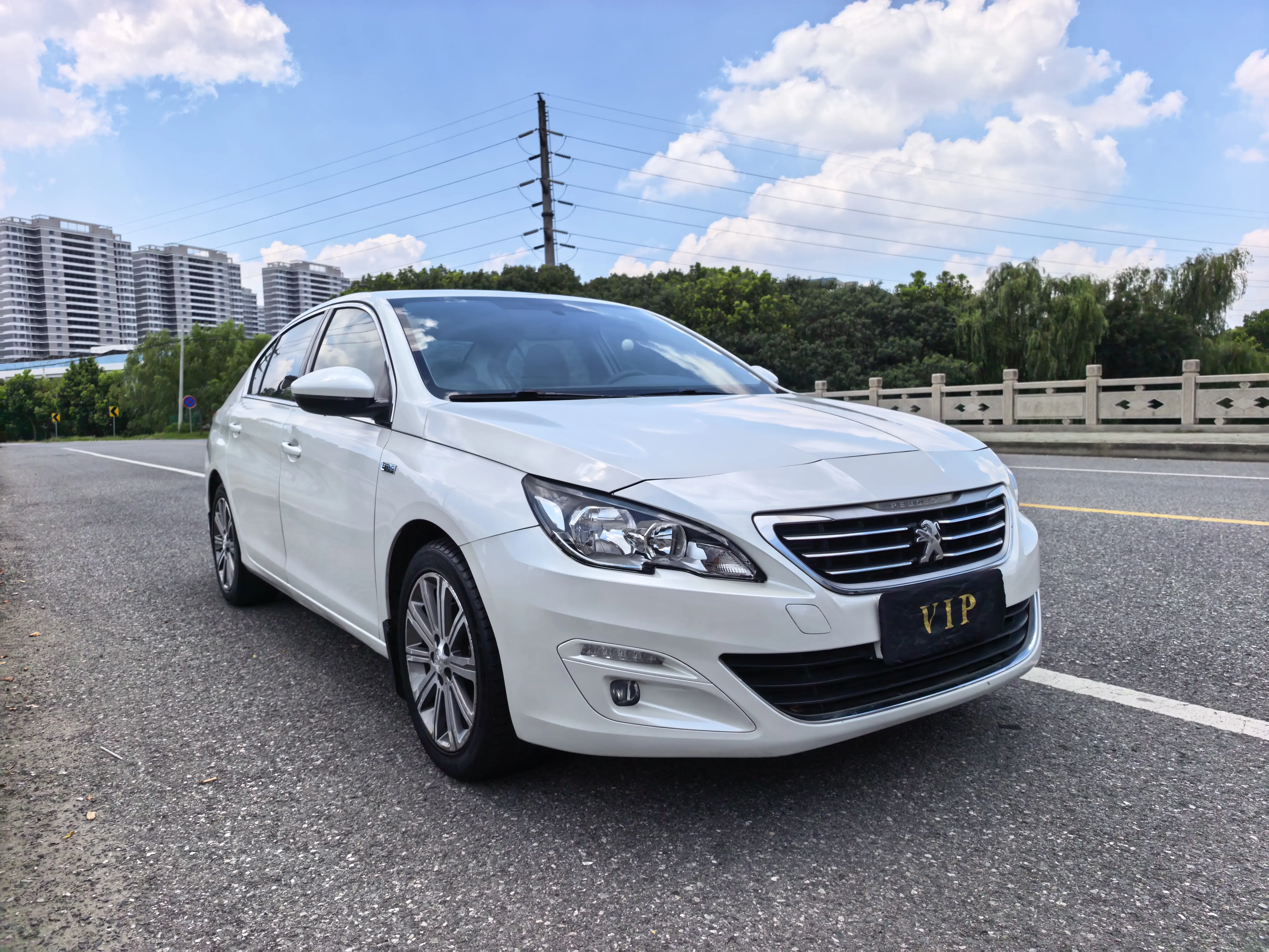 Peugeot 408