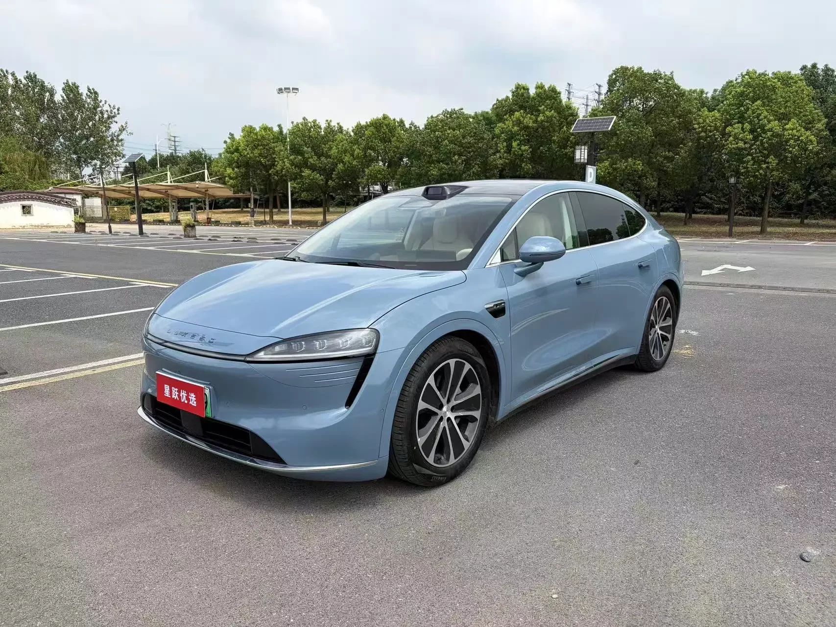 Luxeed Zhijie R7