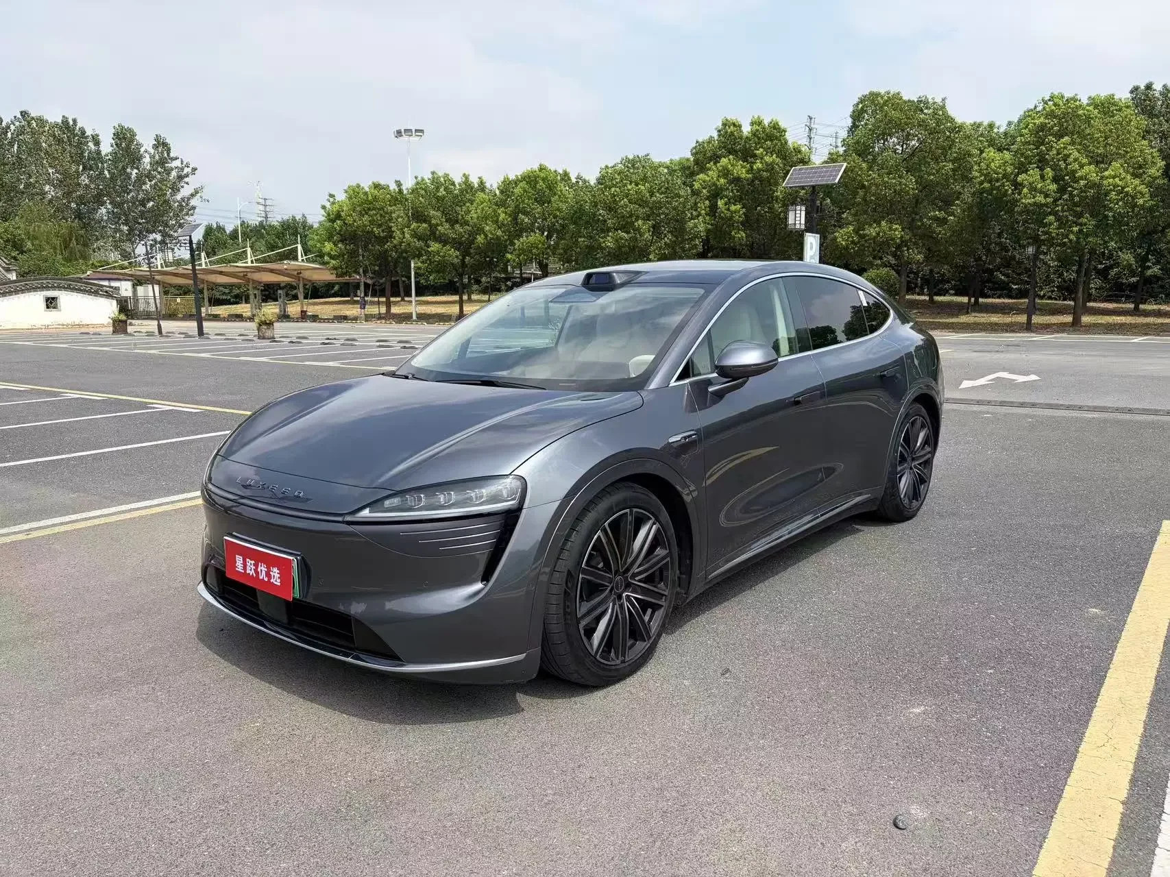 Luxeed Zhijie R7