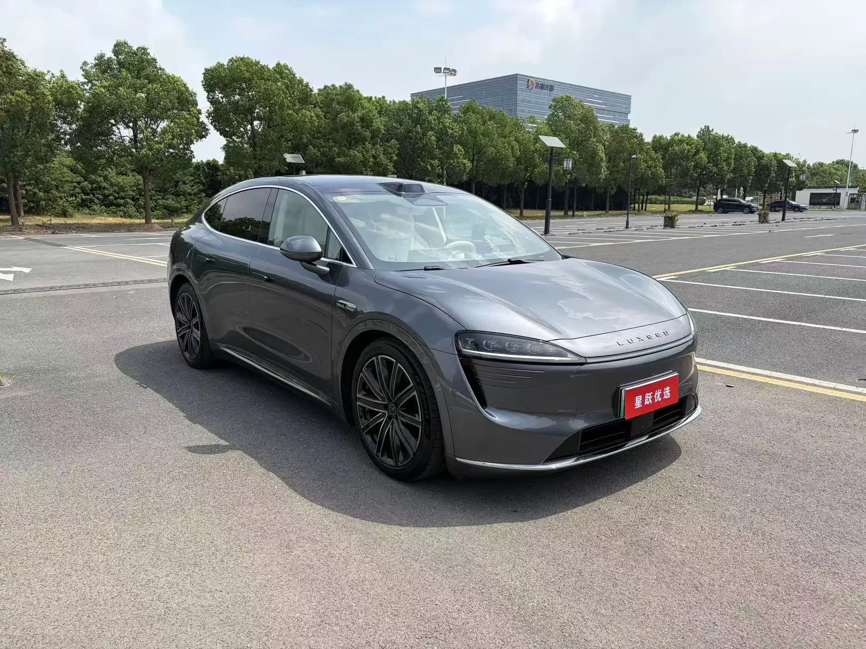 Luxeed Zhijie R7