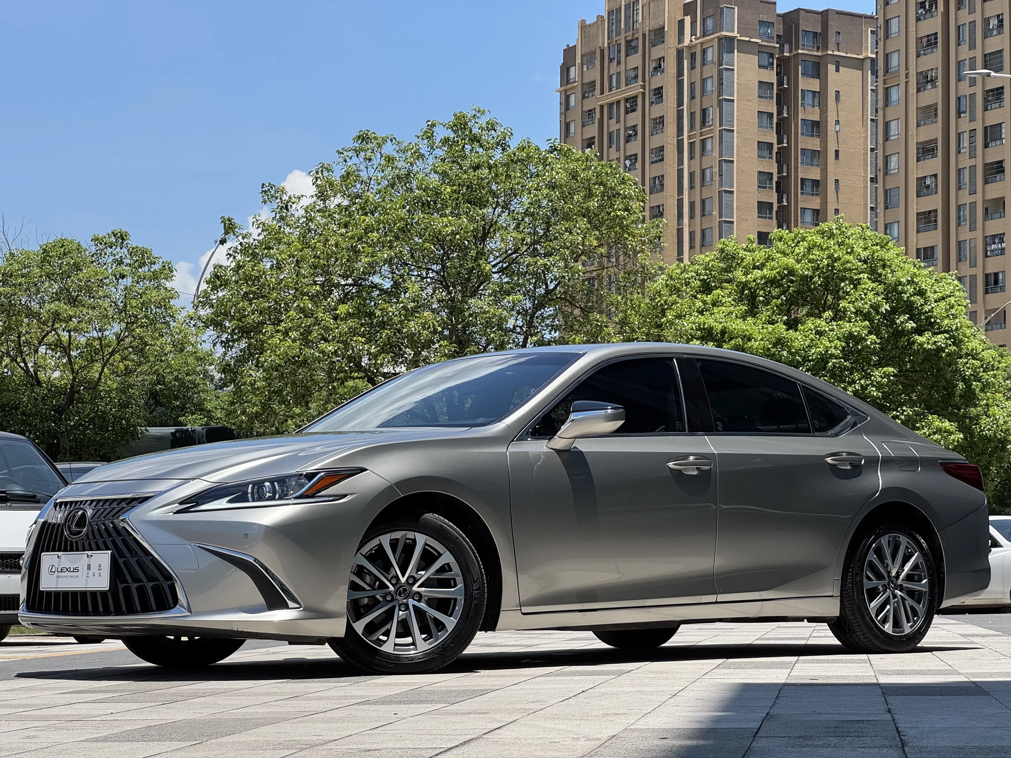 Lexus ES