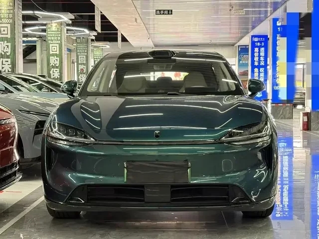 Luxeed Zhijie R7