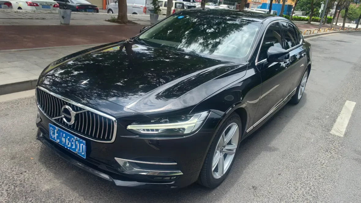 Volvo S90