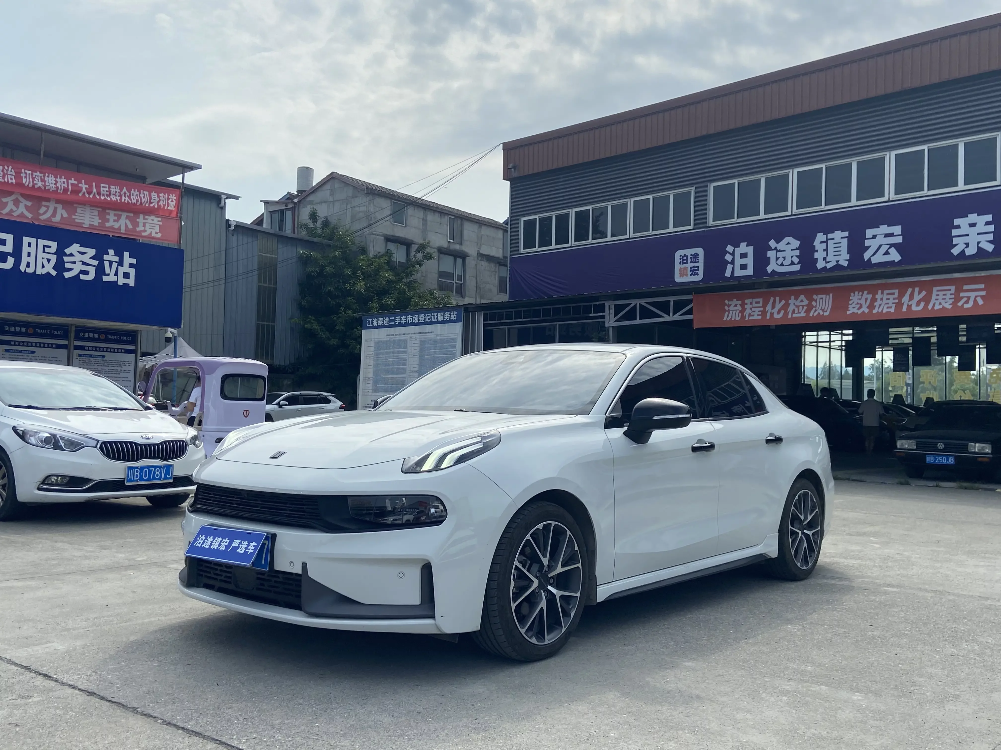 Lynk & Co 03