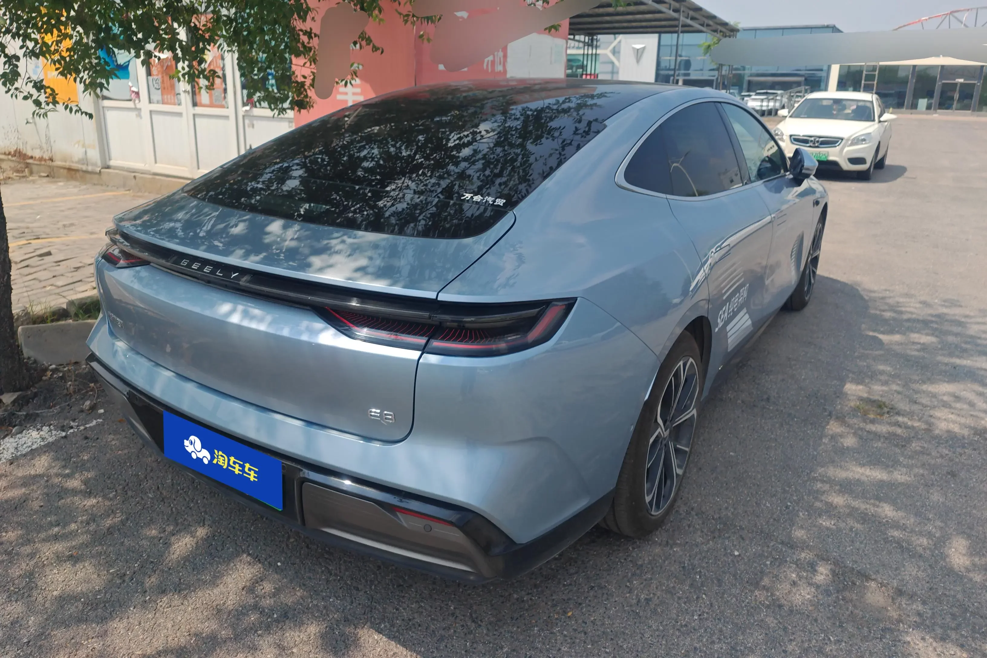 Geely Galaxy E8