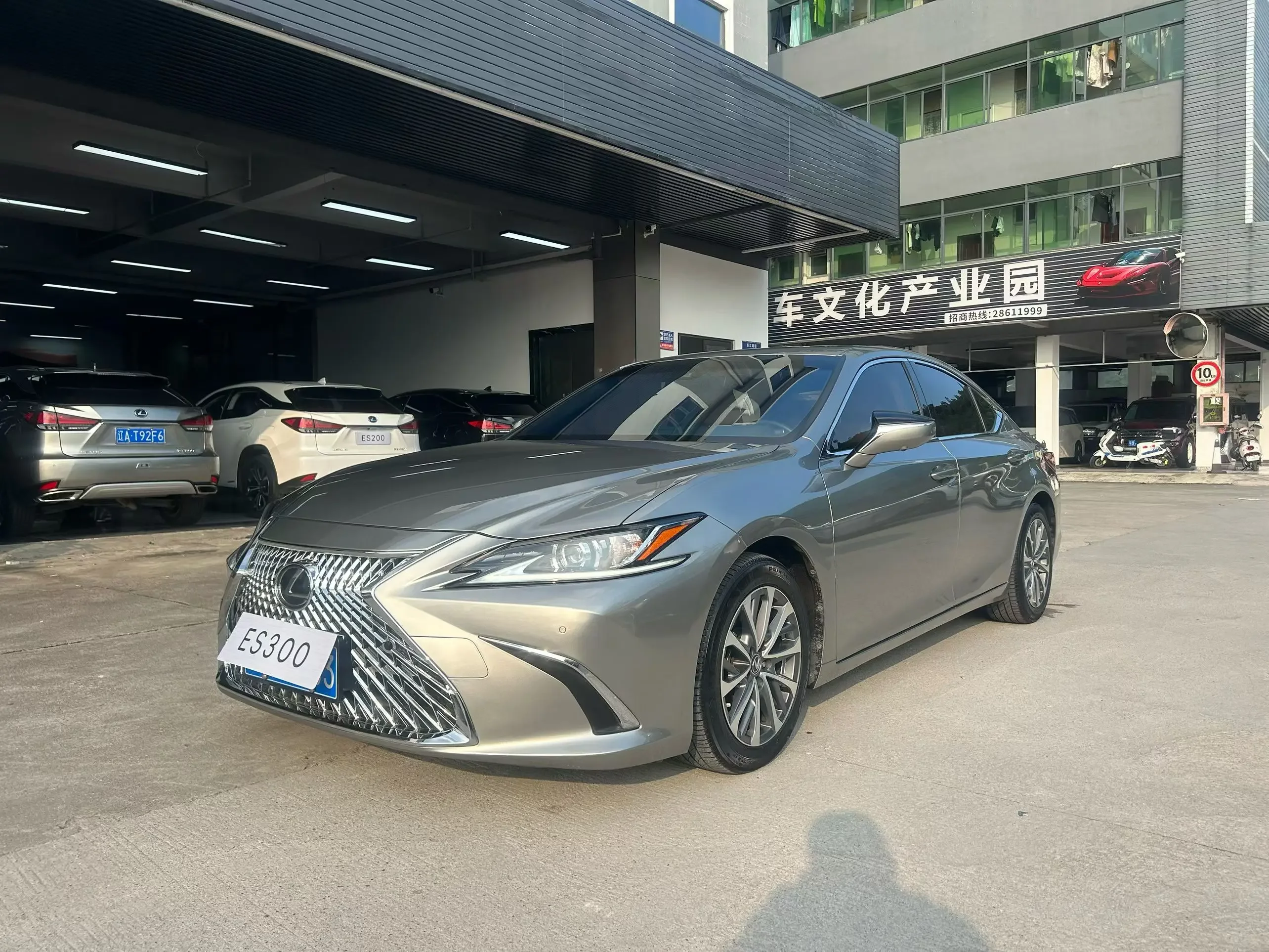 Lexus ES