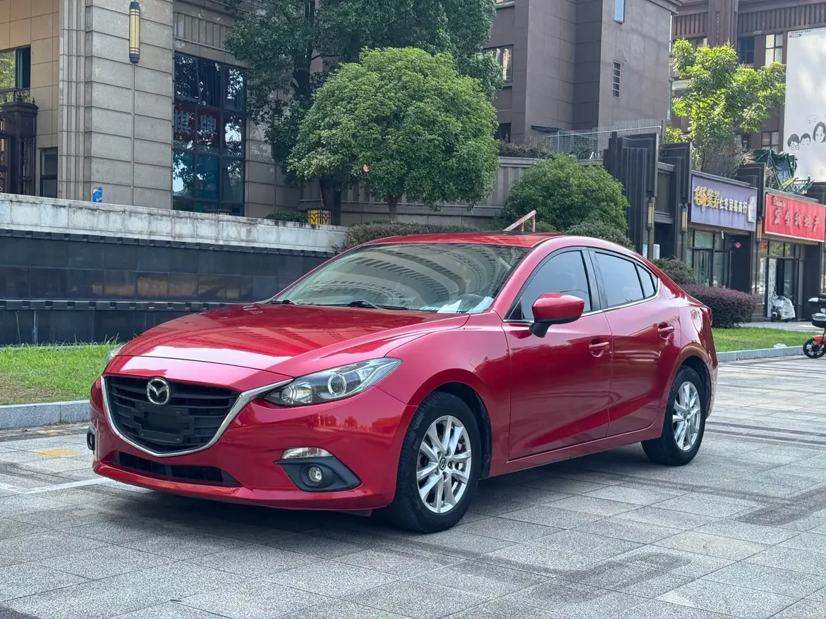 Mazda Axela (3)