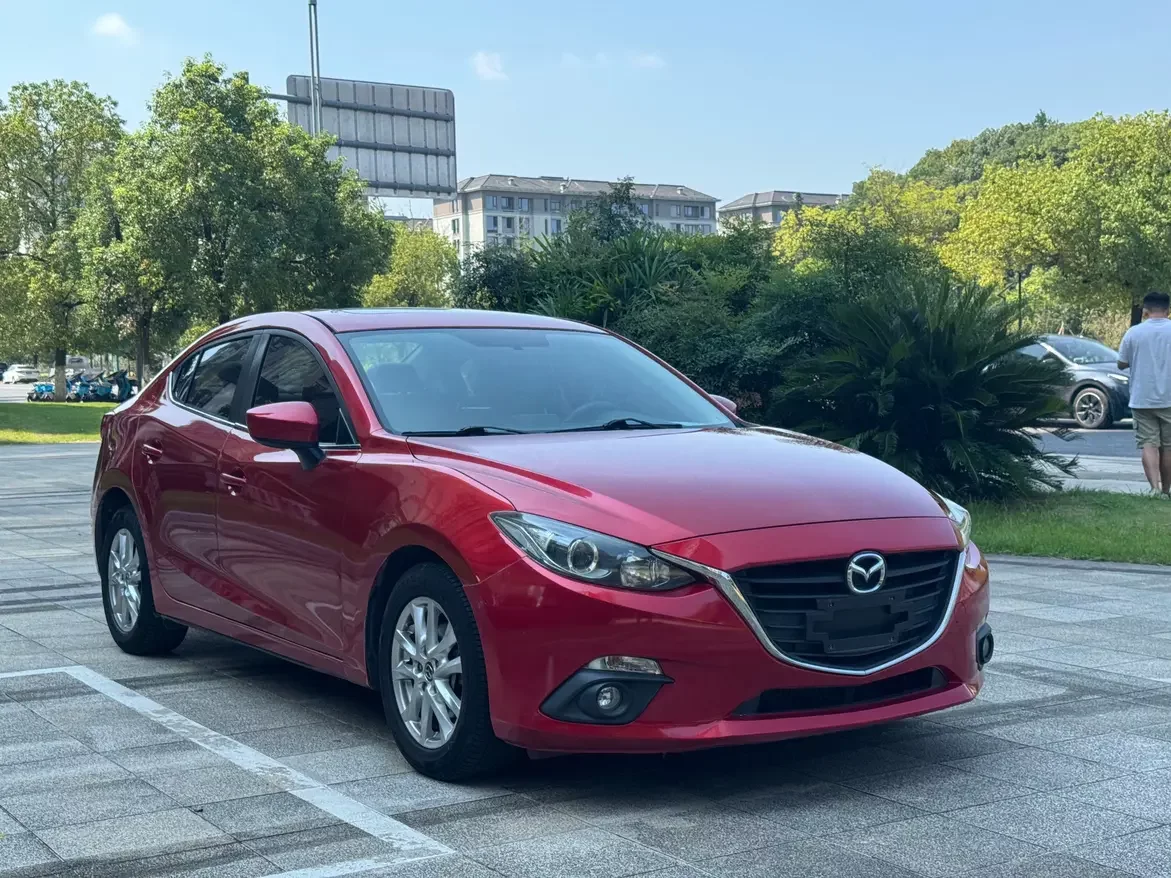 Mazda Axela (3)