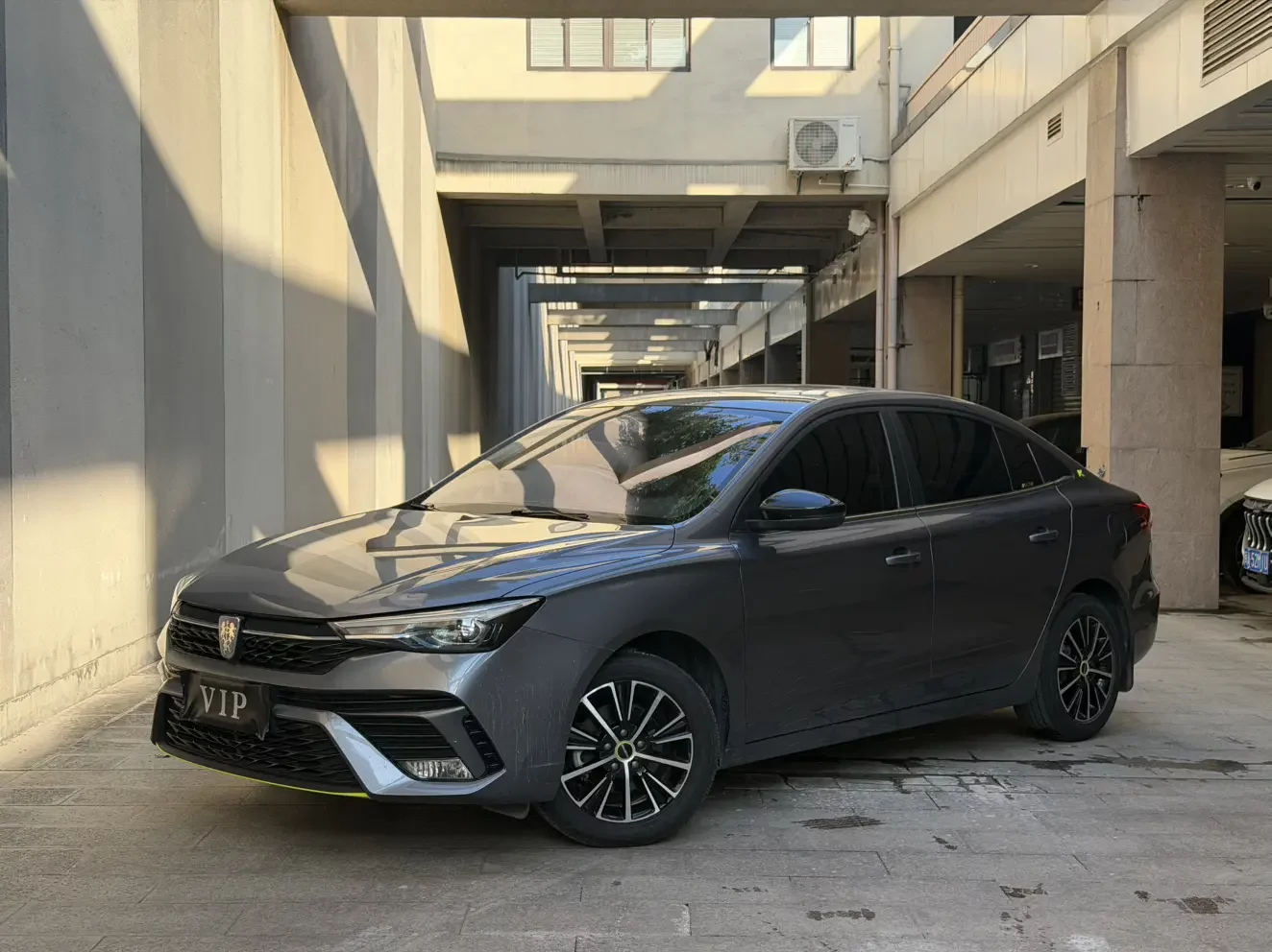 Roewe i5
