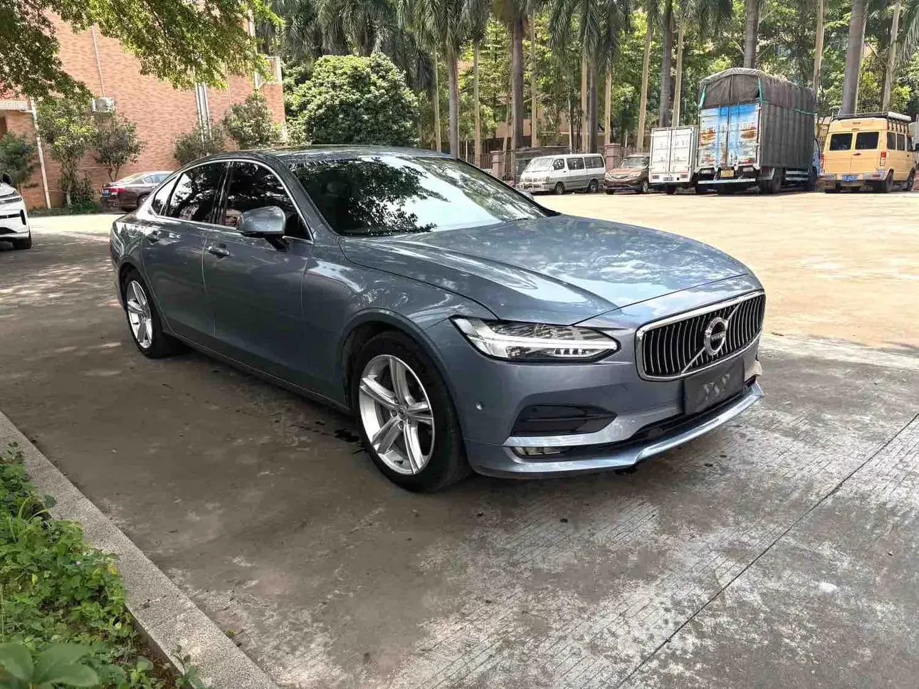 Volvo S90
