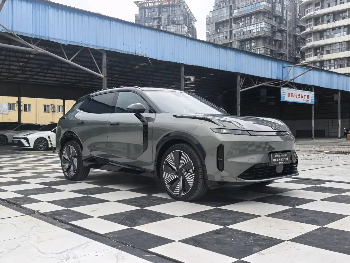 Lynk & Co 08 EM-P