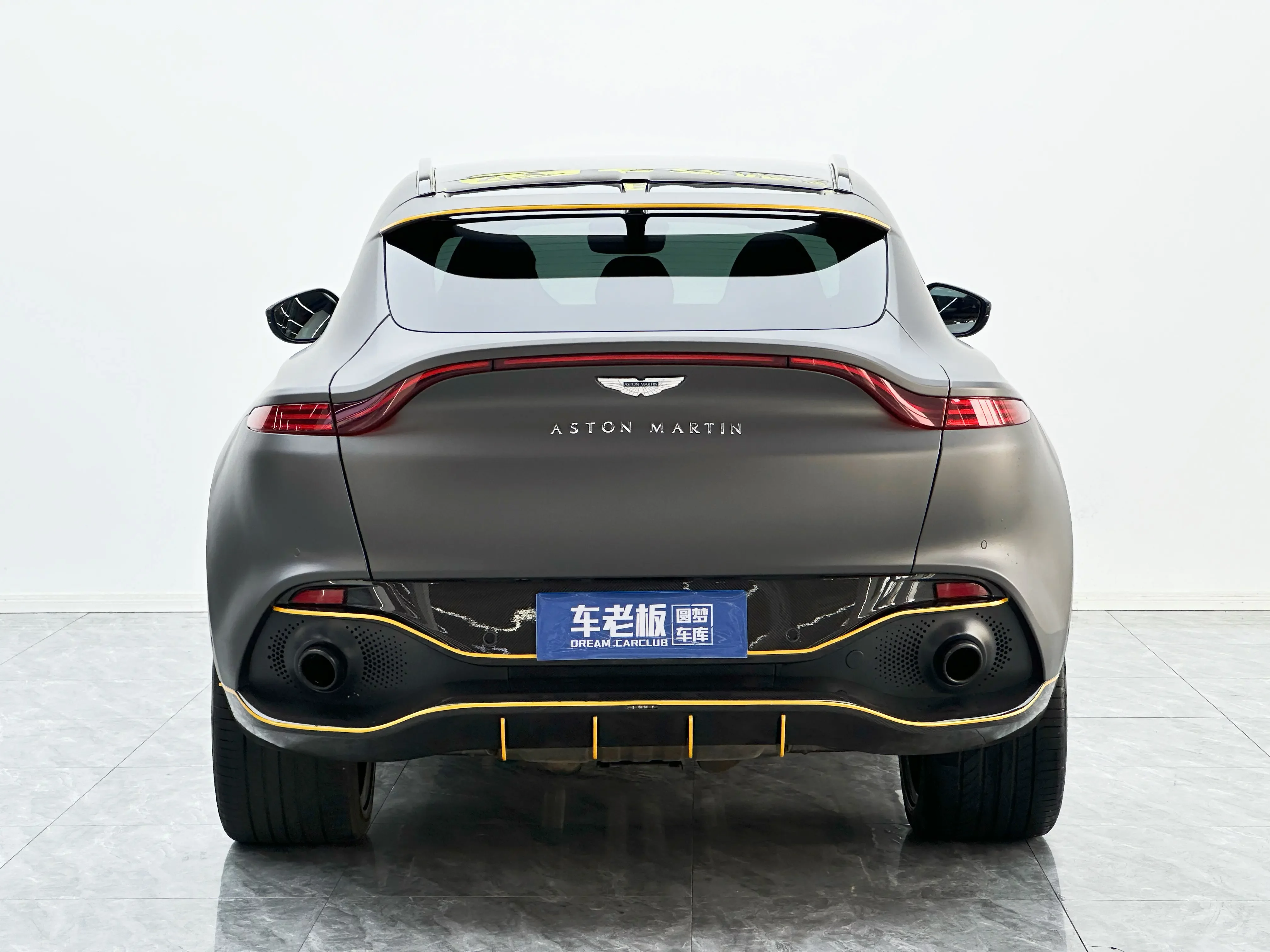 Aston Martin DBX