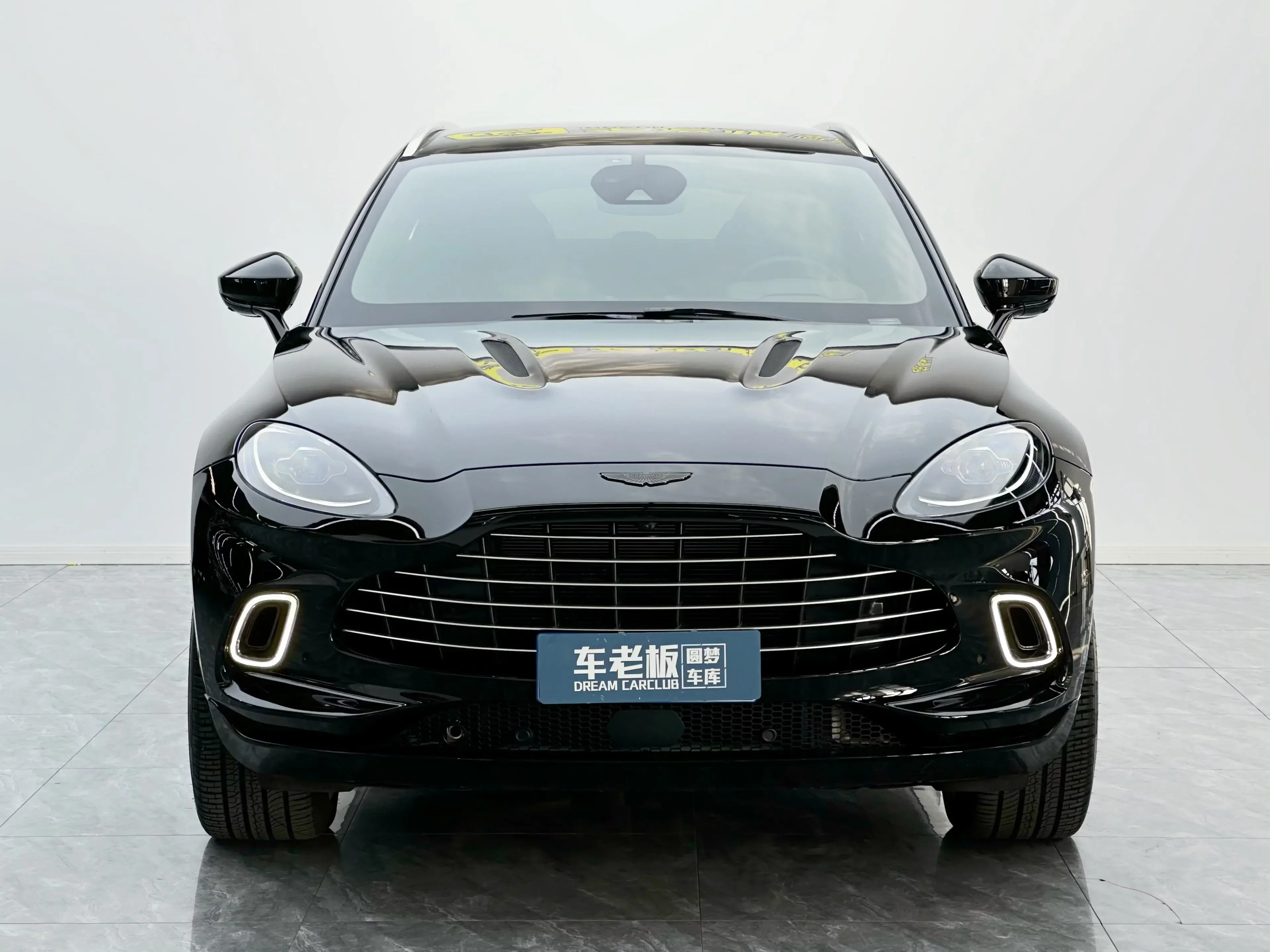 Aston Martin DBX