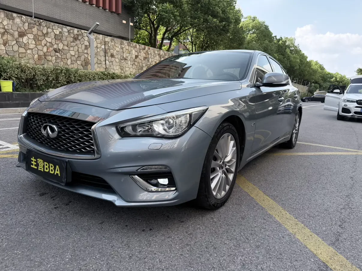 Infiniti Q50L