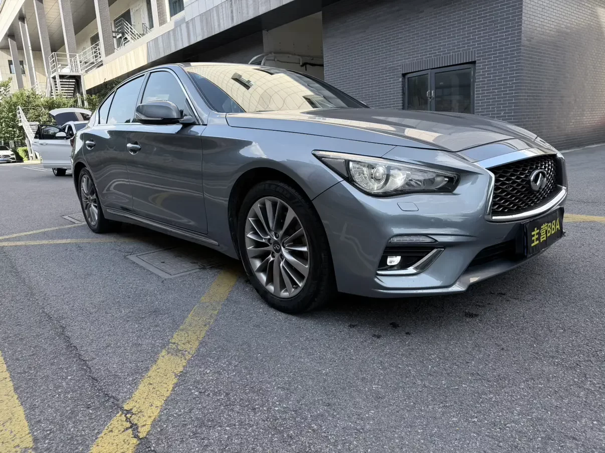 Infiniti Q50L