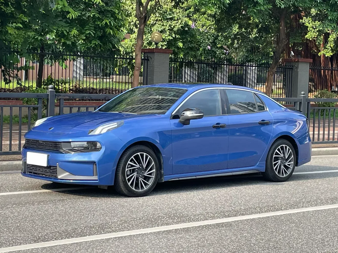 Lynk & Co 03