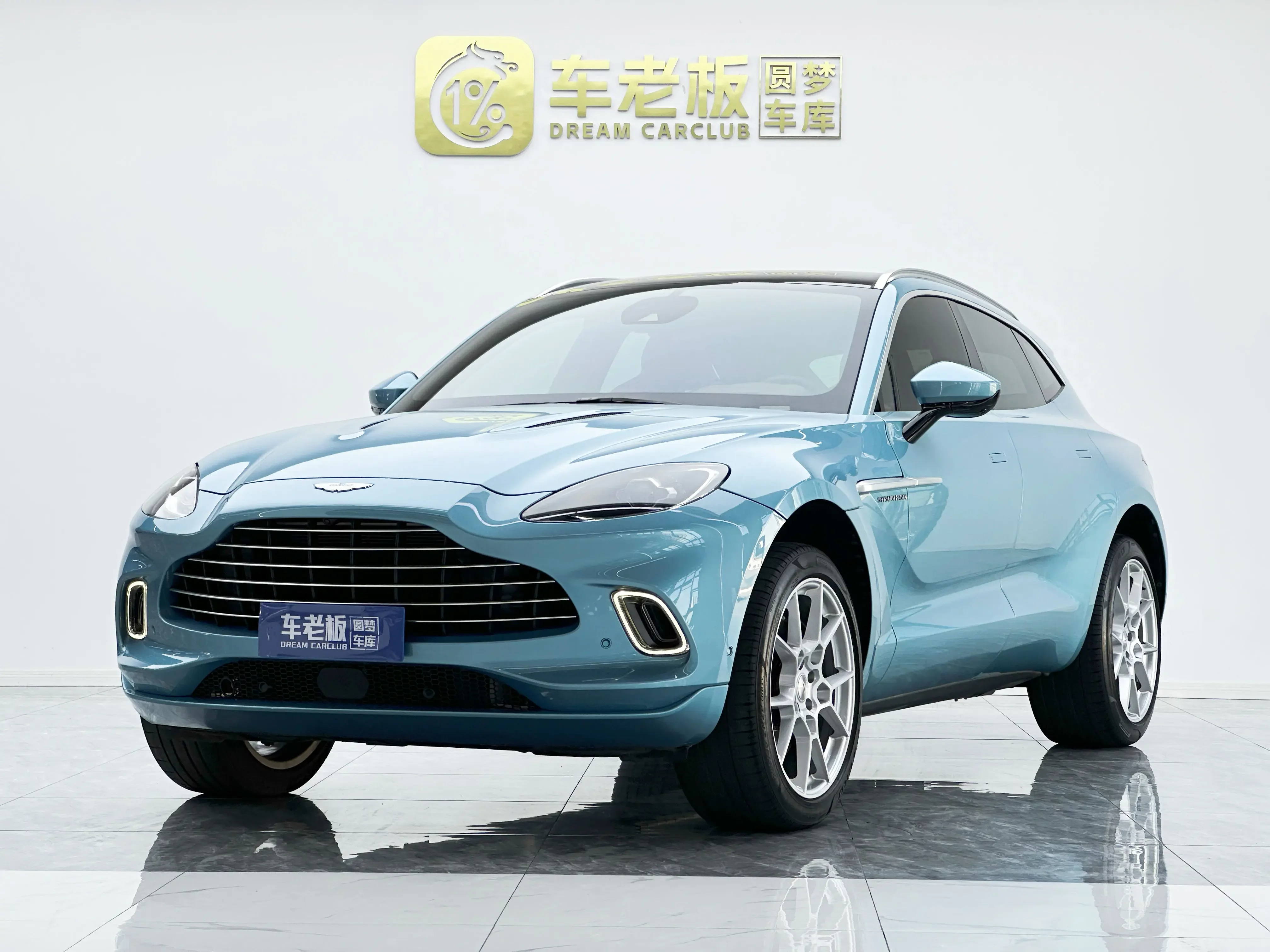 ASTON MARTIN DBX
