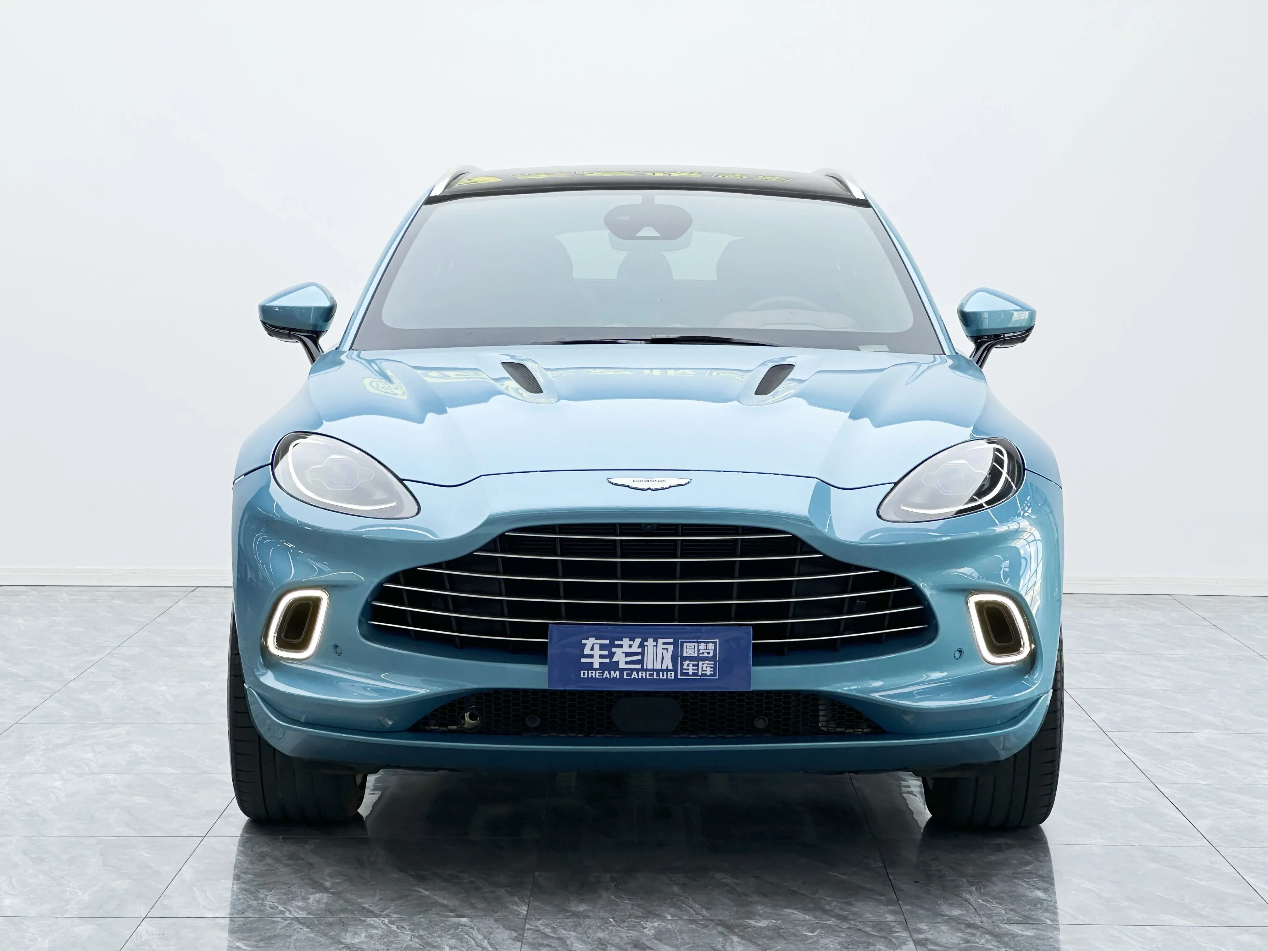 Aston Martin DBX