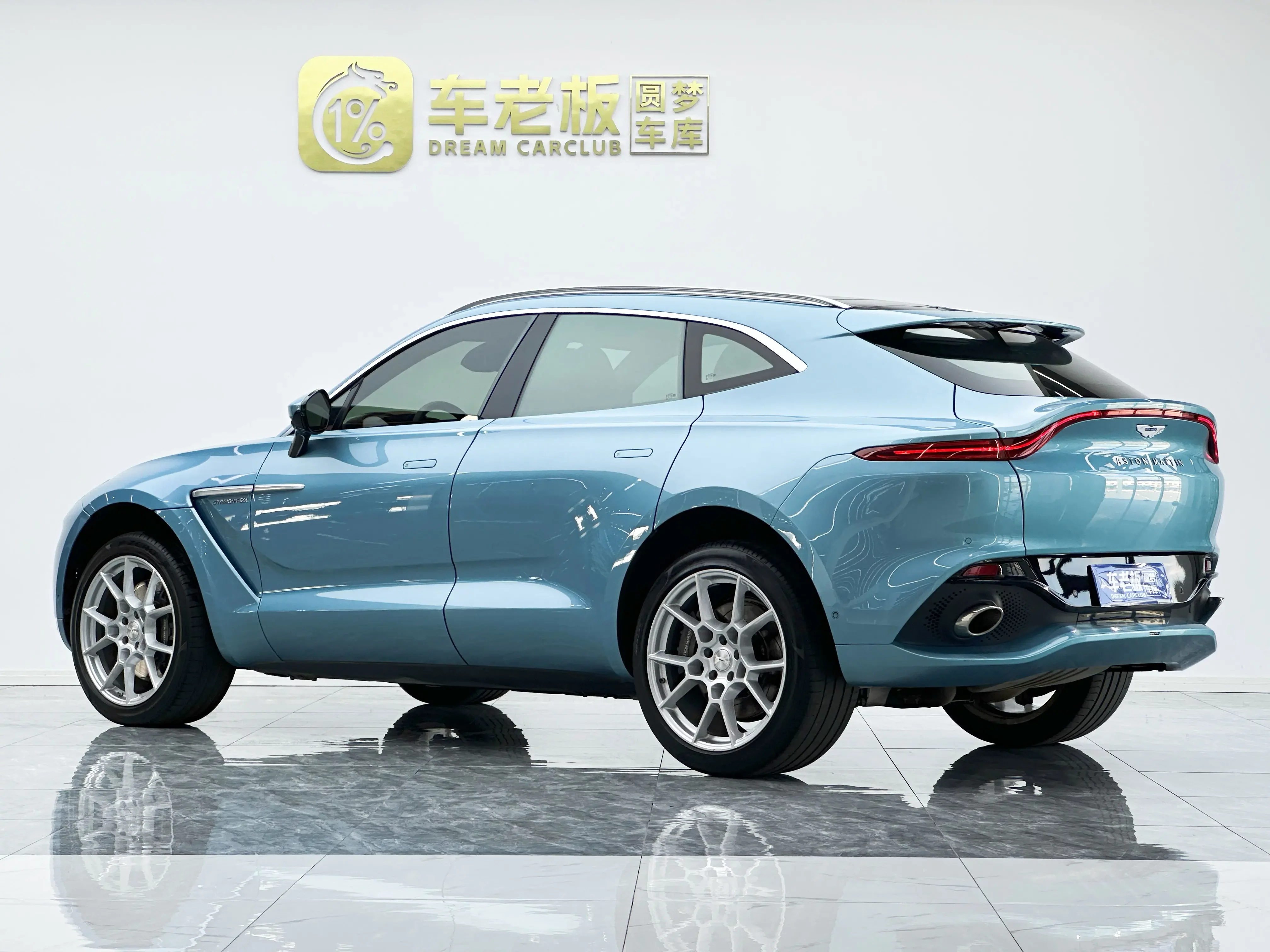 Aston Martin DBX