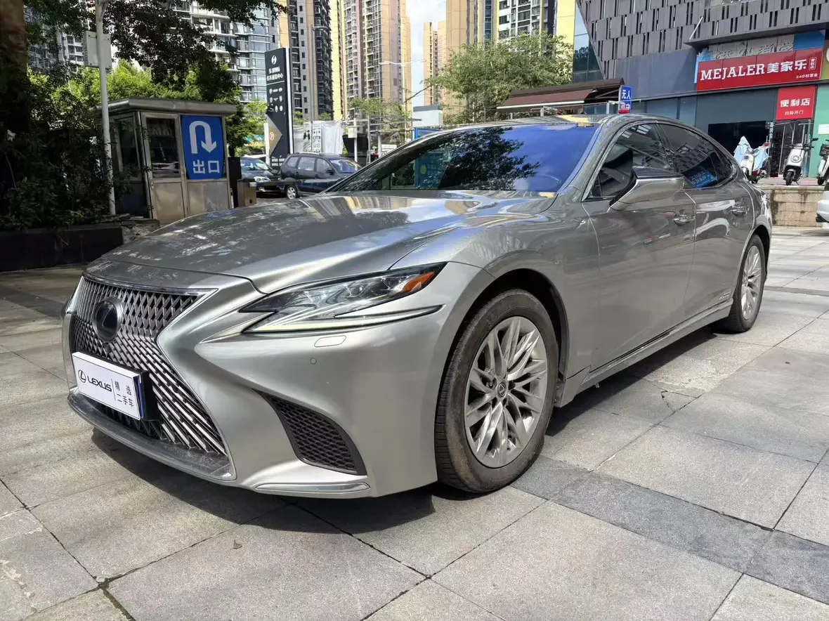 Lexus LS