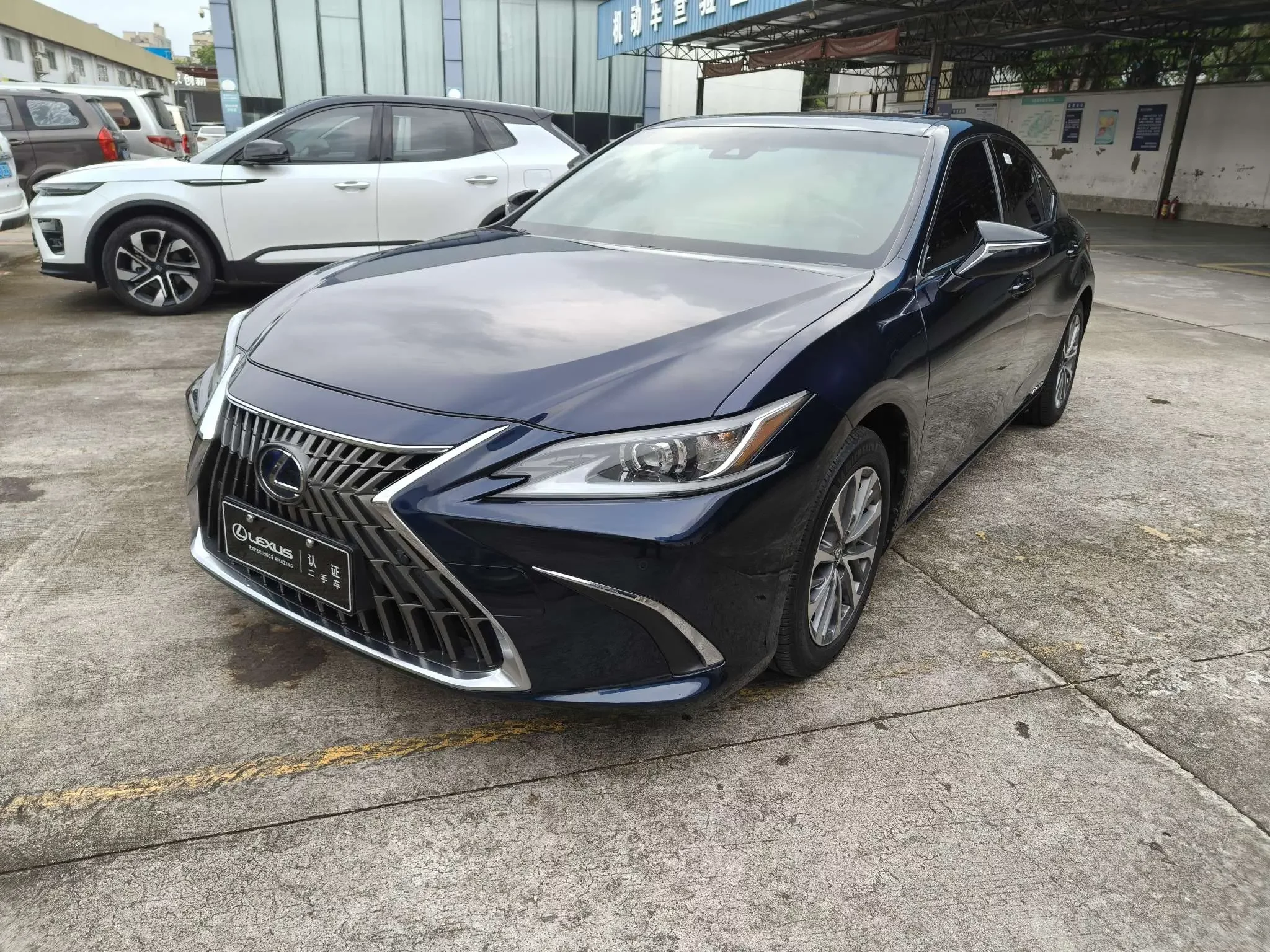 Lexus ES