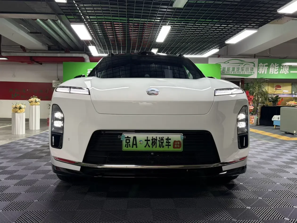 NIO ES8