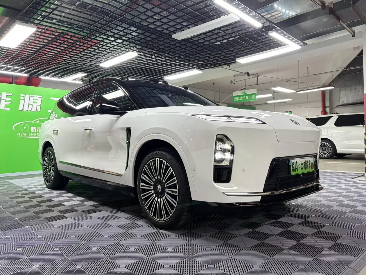 NIO ES8