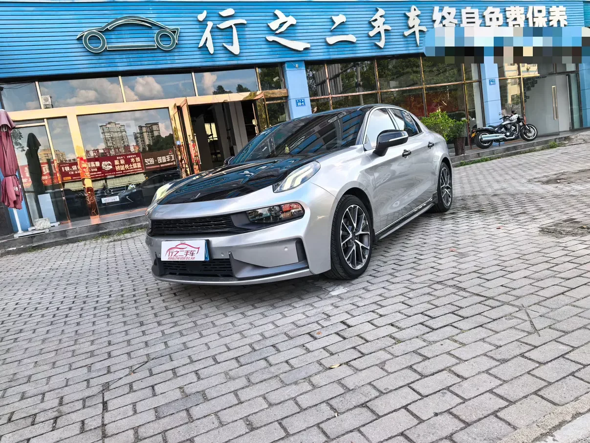 Lynk & Co 03