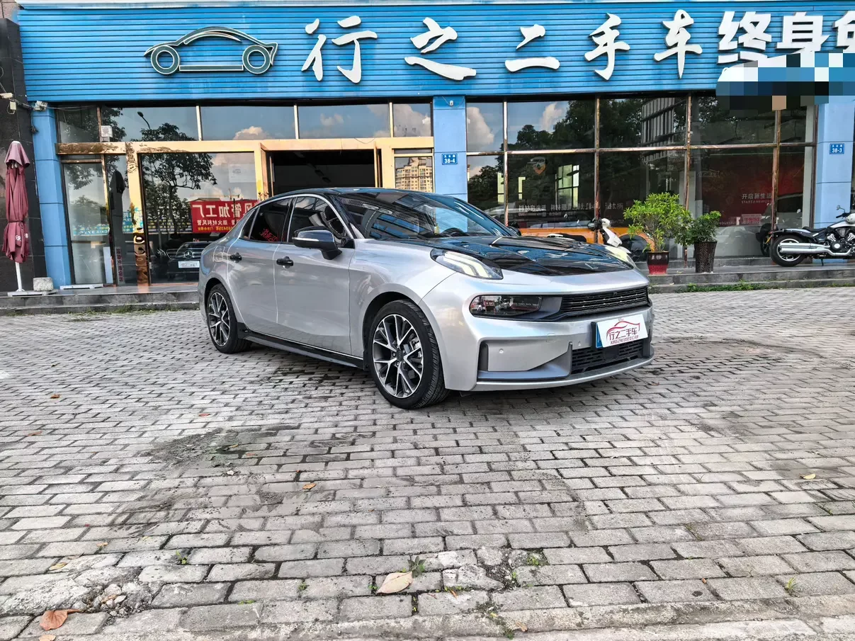 Lynk & Co 03