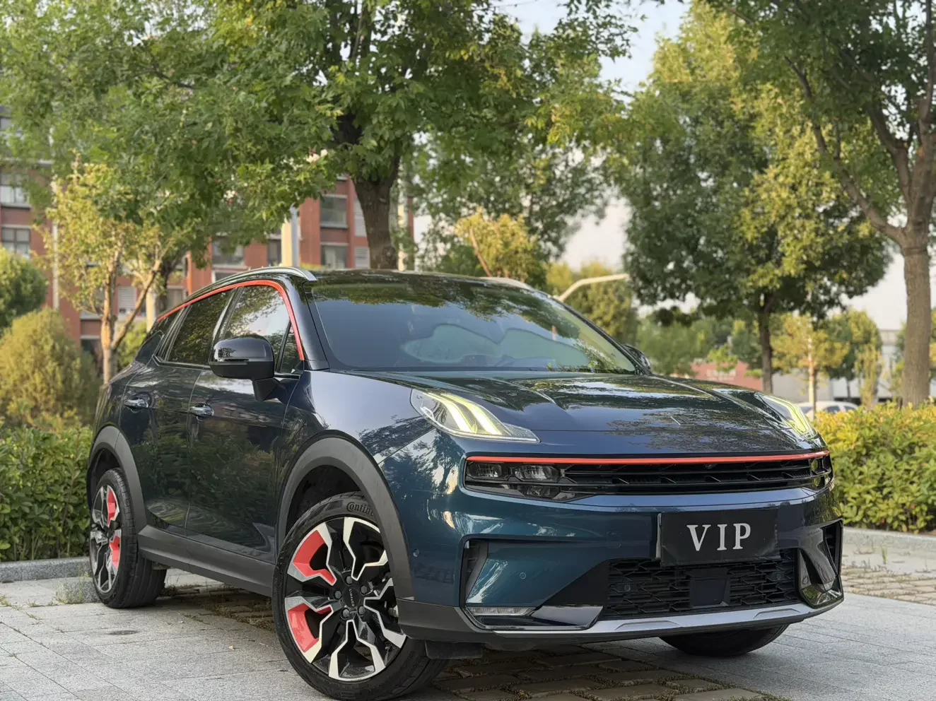 Lynk & Co 06