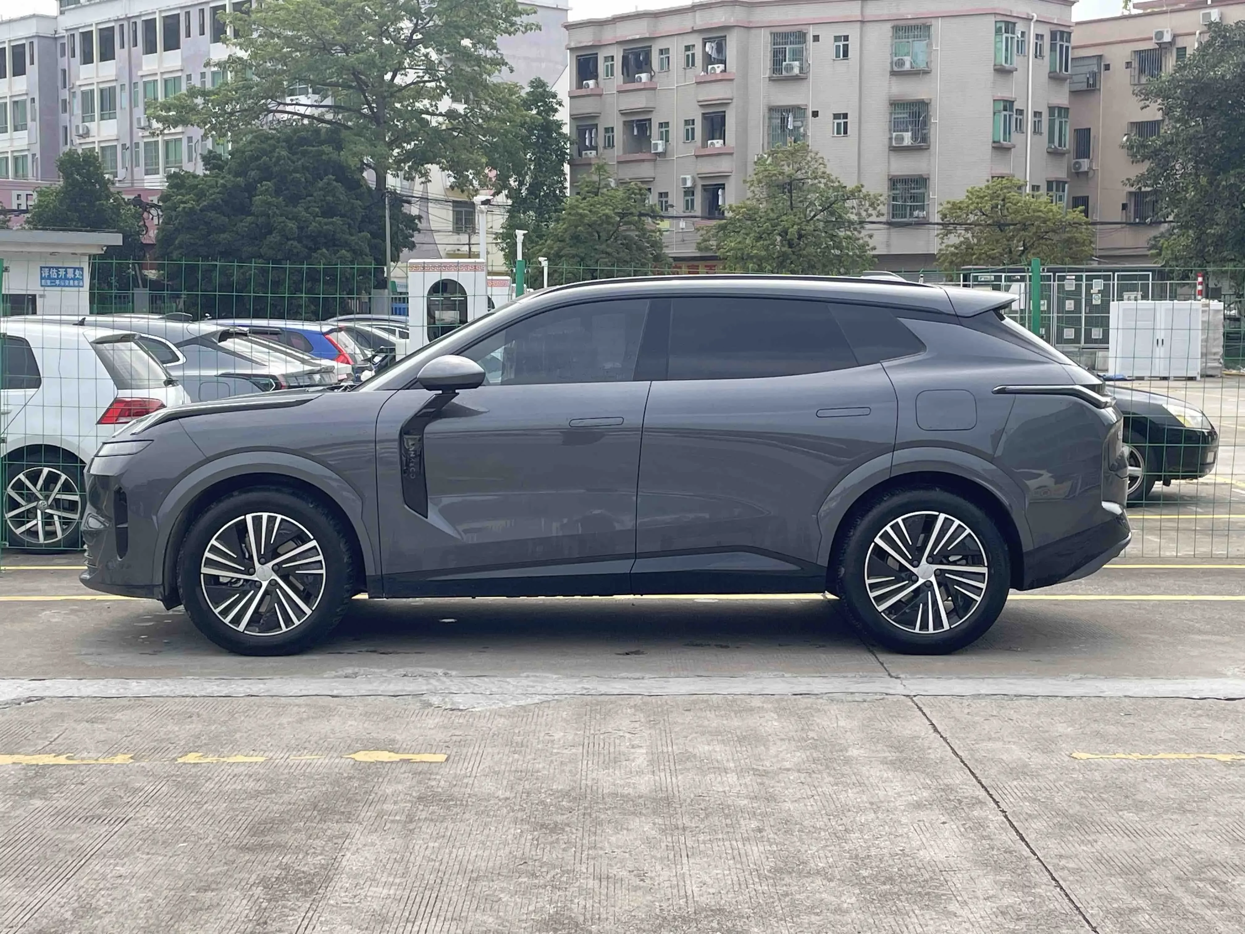 Lynk & Co 08 EM-P