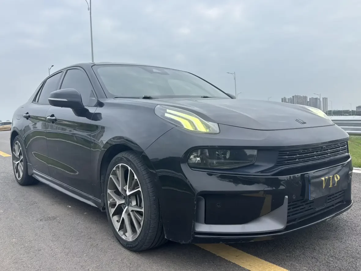 Lynk & Co 03