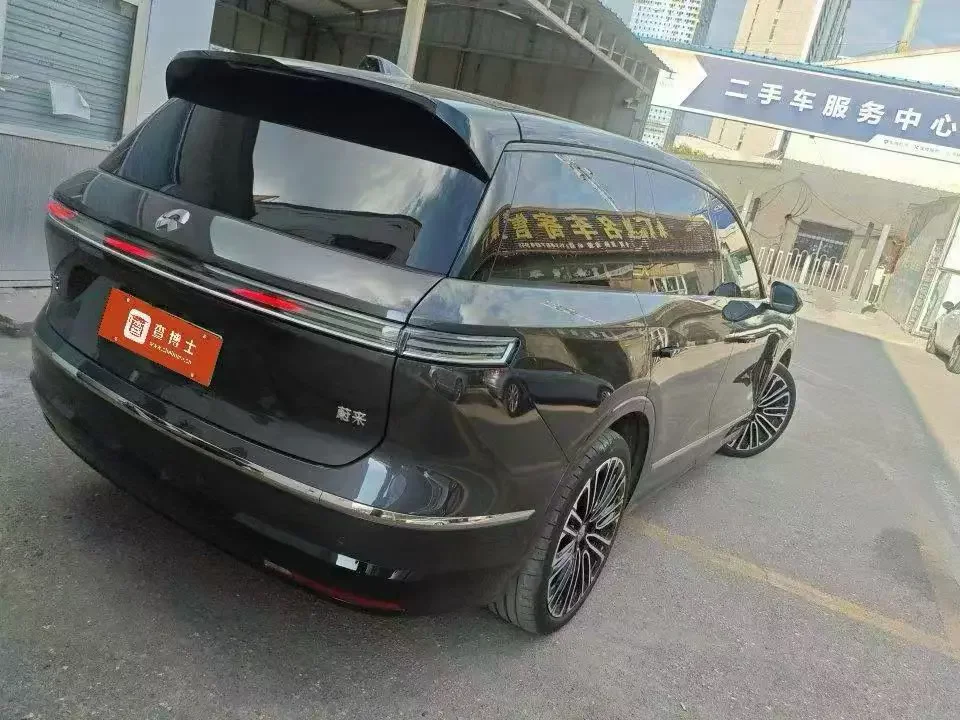 NIO ES8