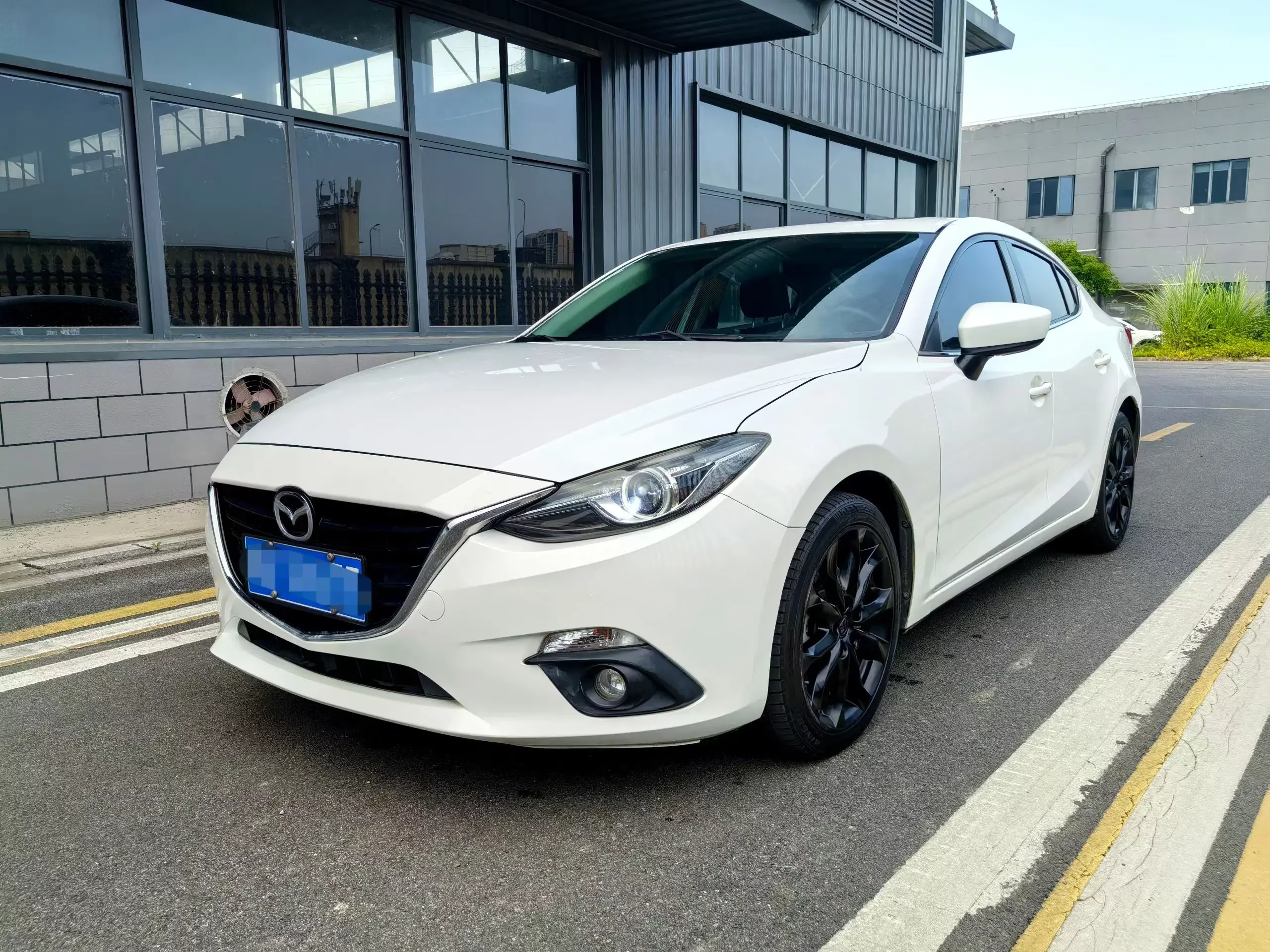 Mazda Axela (3)