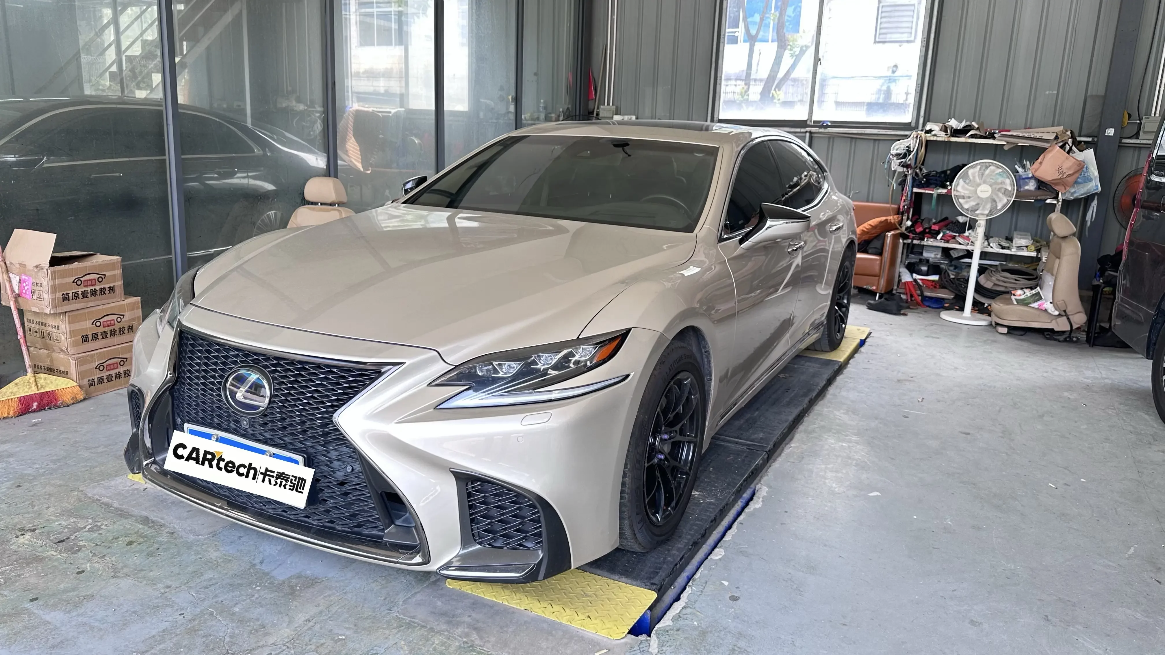 Lexus LS