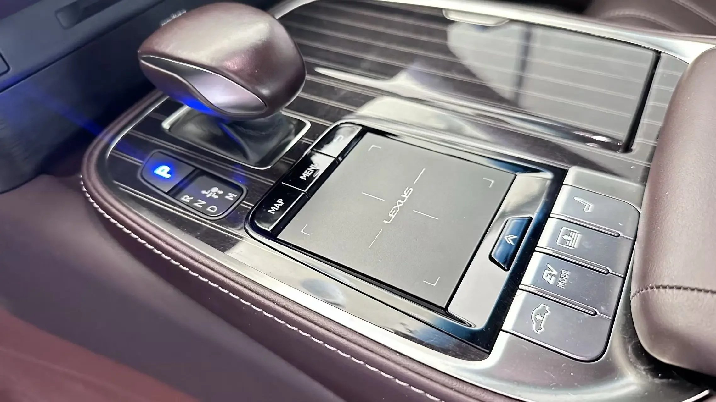 Lexus LS