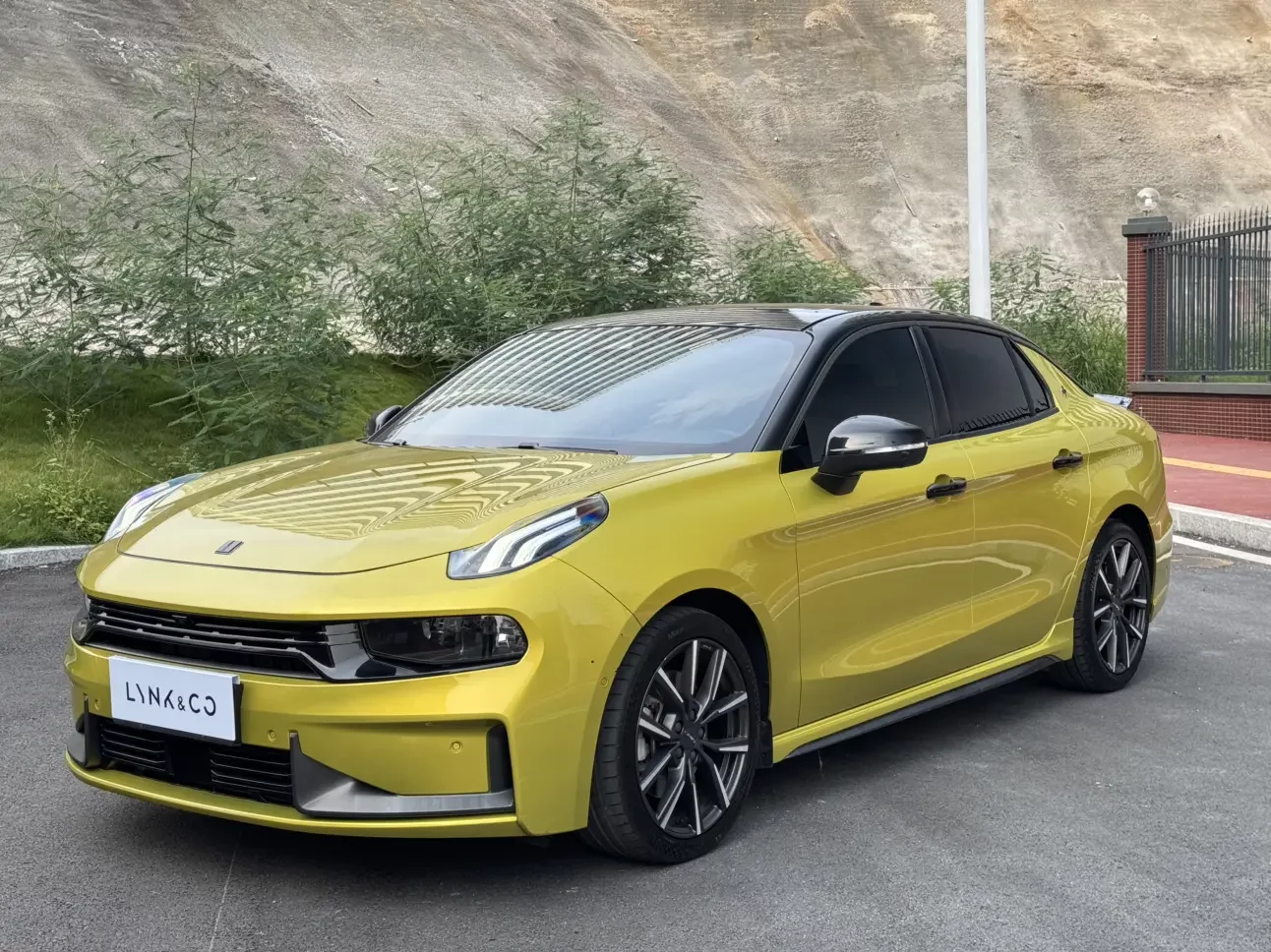Lynk & Co 03