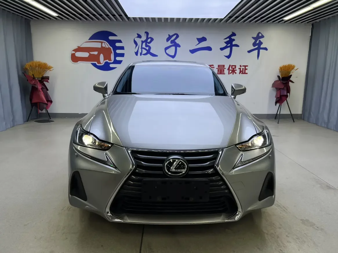 Lexus IS