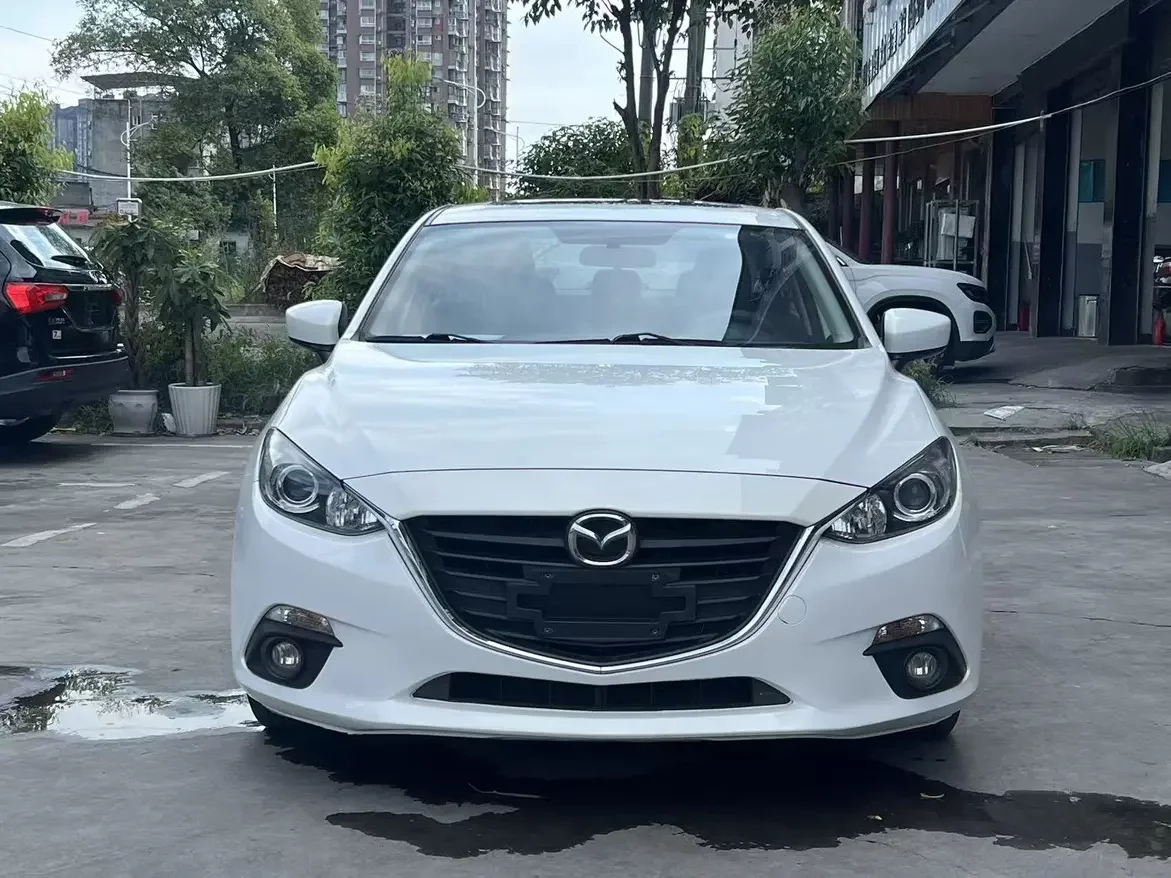 Mazda Axela (3)