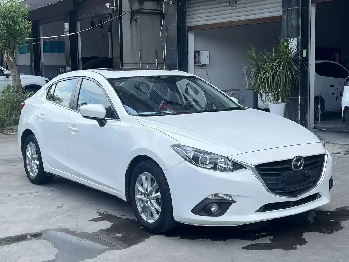 Mazda Axela (3)