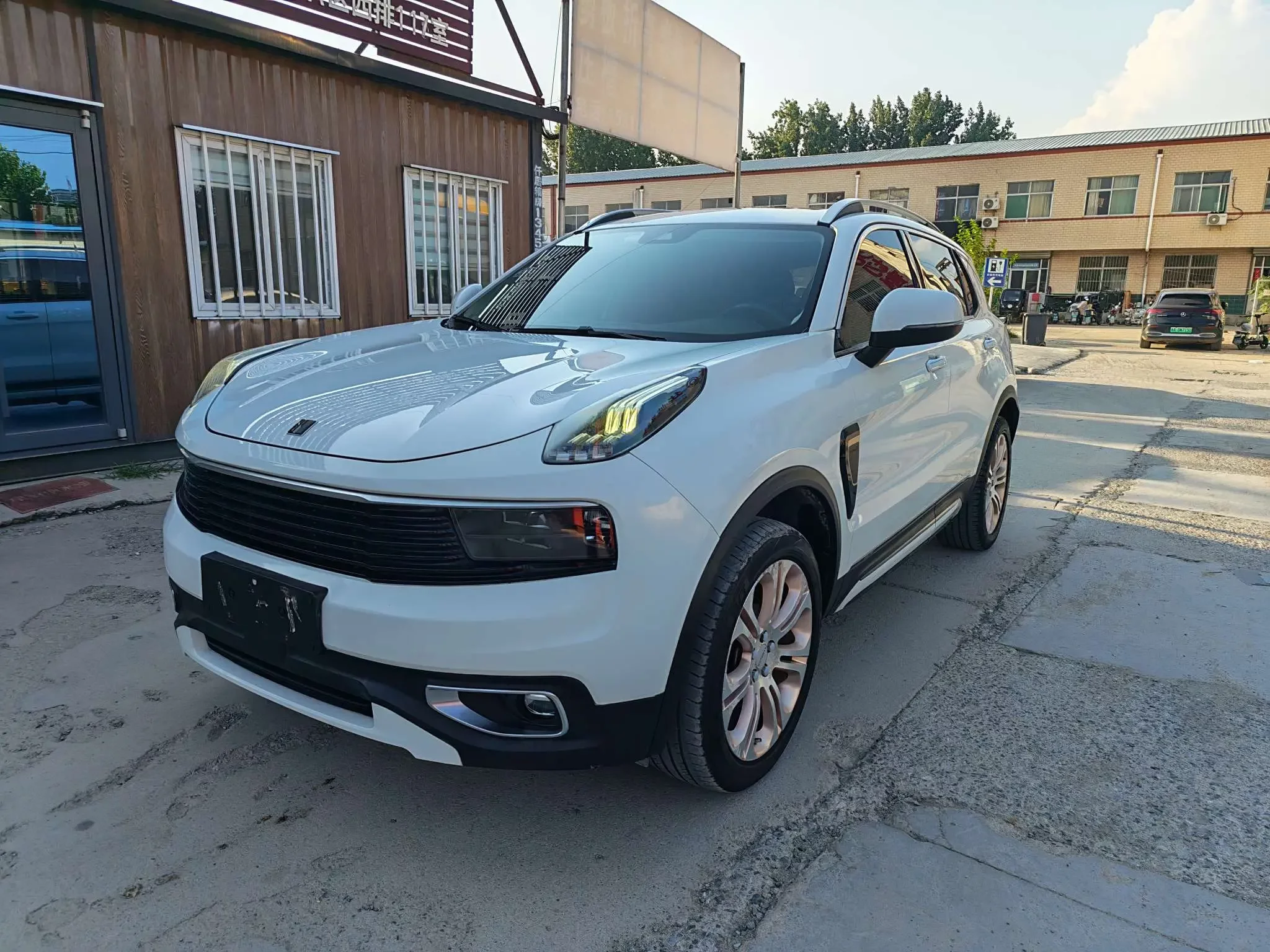 Lynk & Co 01