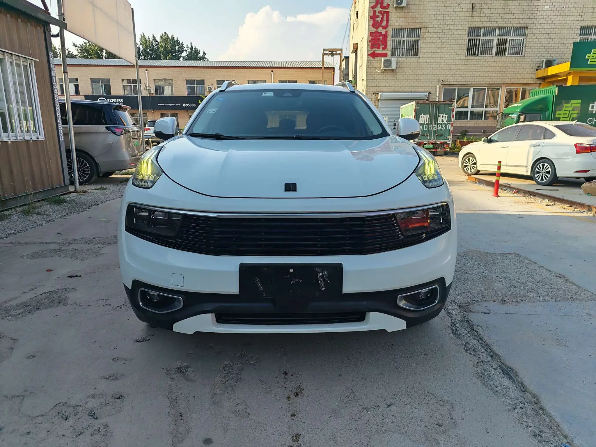 Lynk & Co 01