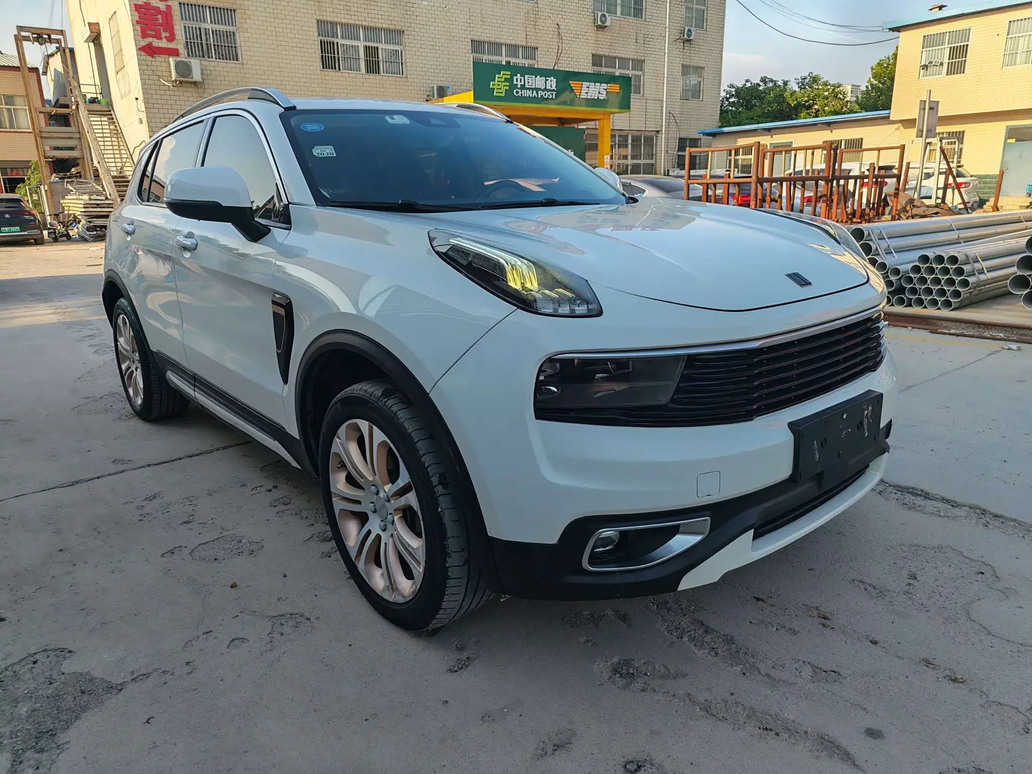 Lynk & Co 01