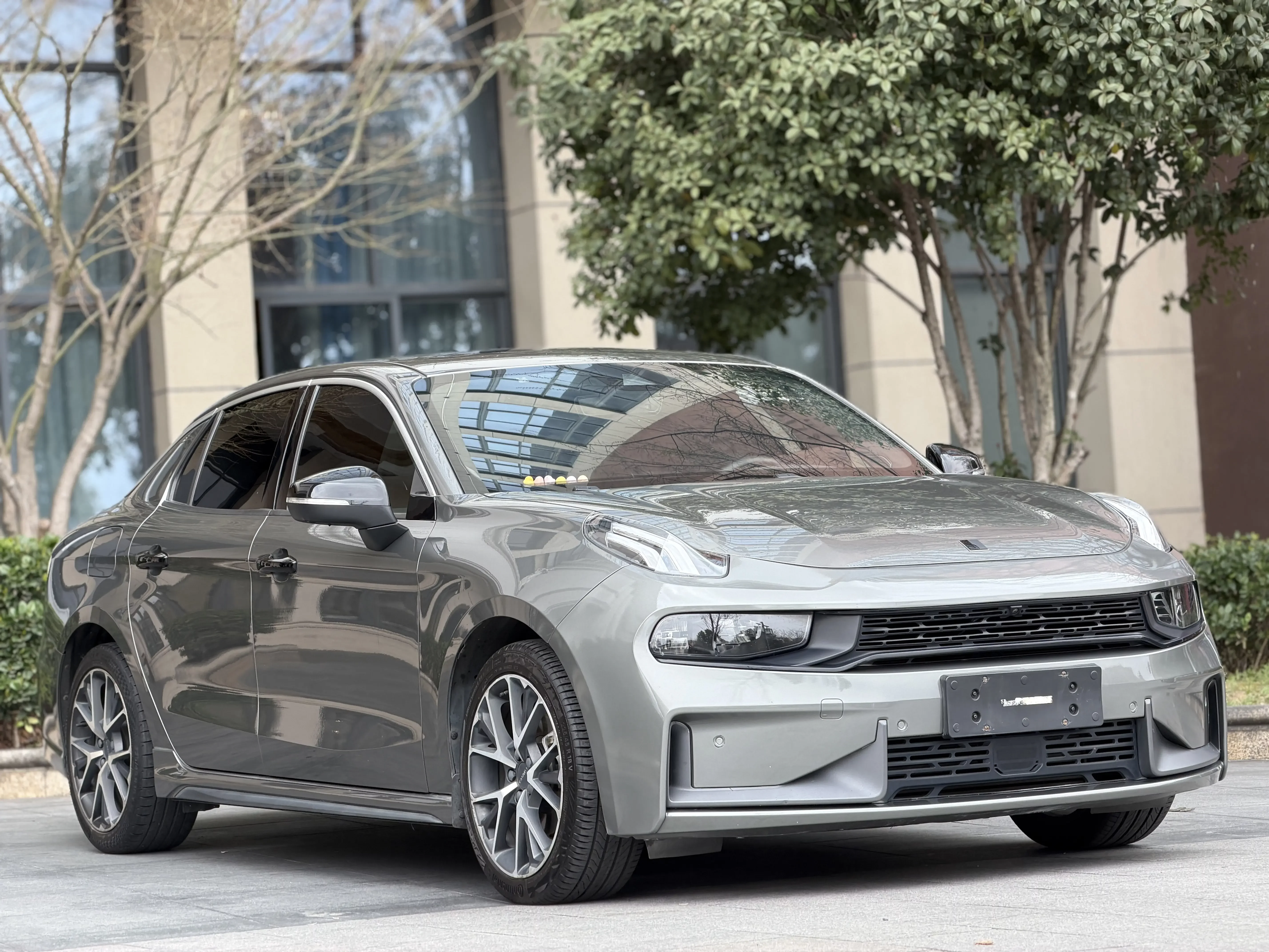 Lynk & Co 03