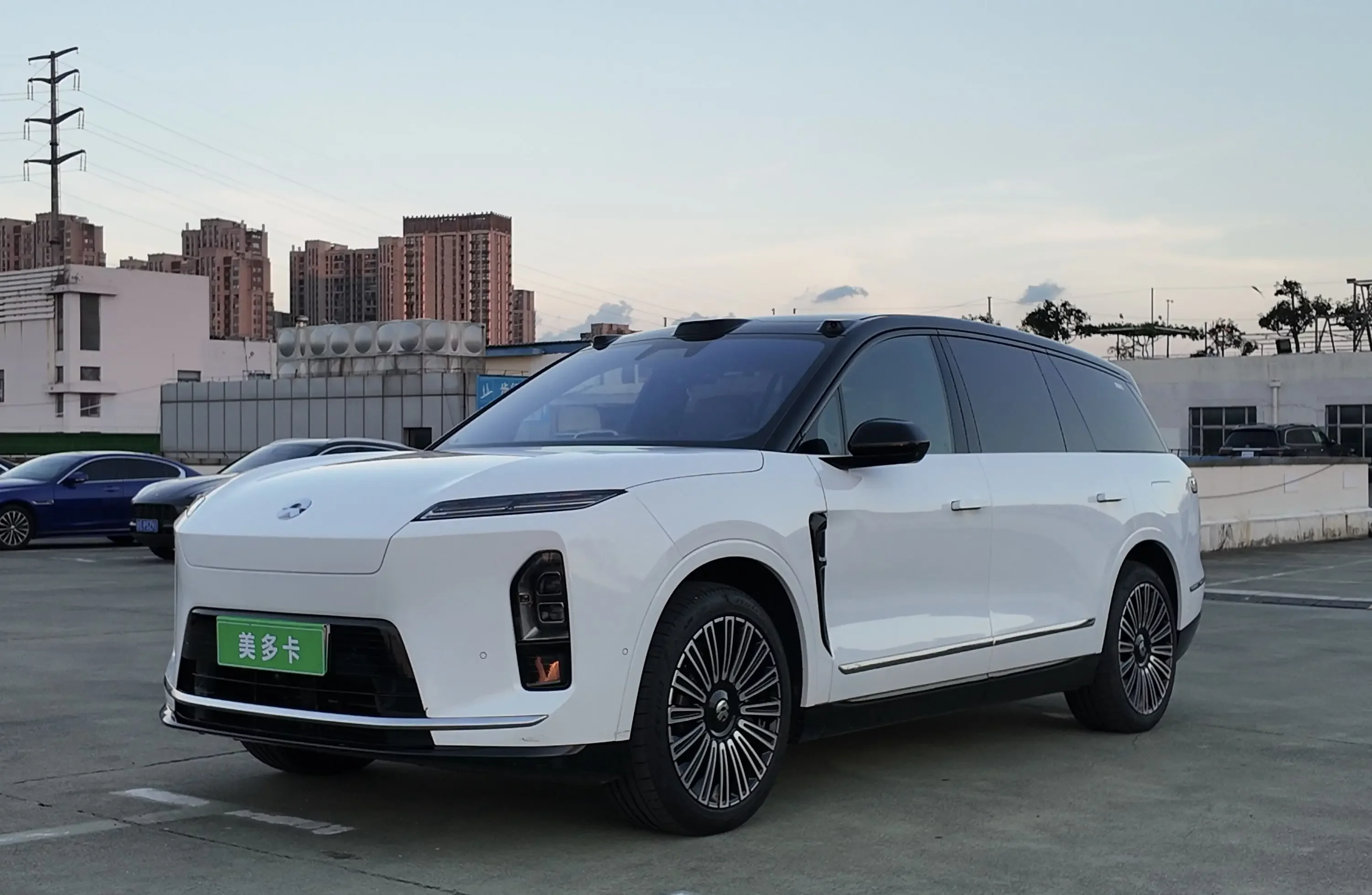 NIO ES8